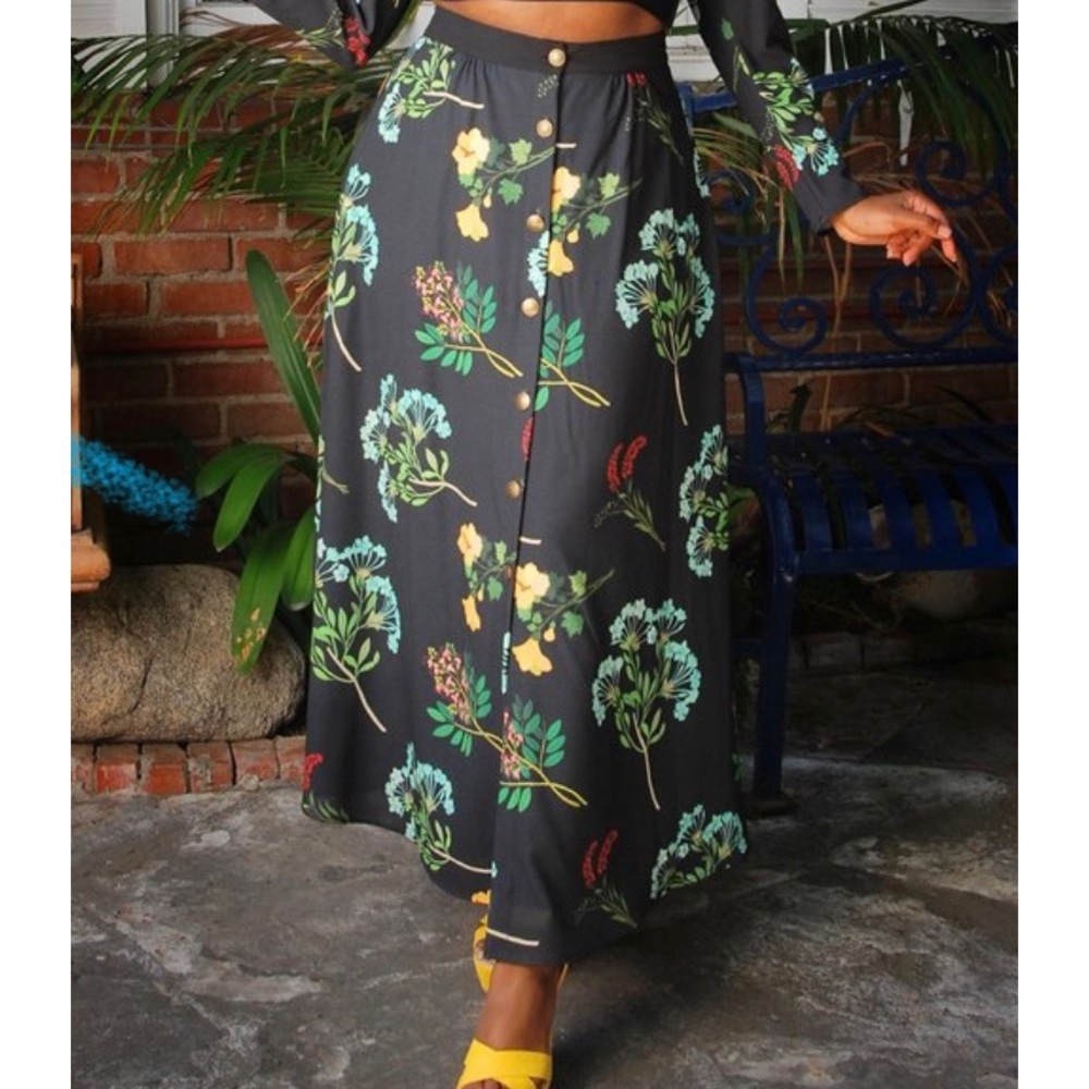 *SOLD* Selene Skirt in Dark Floral